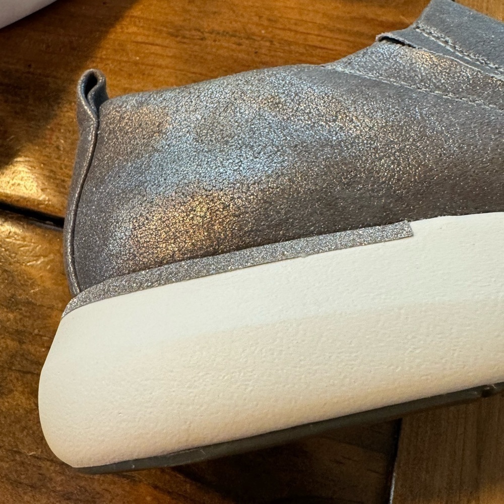 JOHNSTON & MURPHY Dakota Cap Toe Metallic Slip On Sneaker Pewter NWOT size 9 - Picture 12 of 12